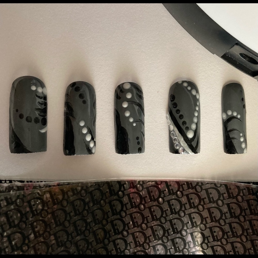 Miss Mary Mack: press on nails